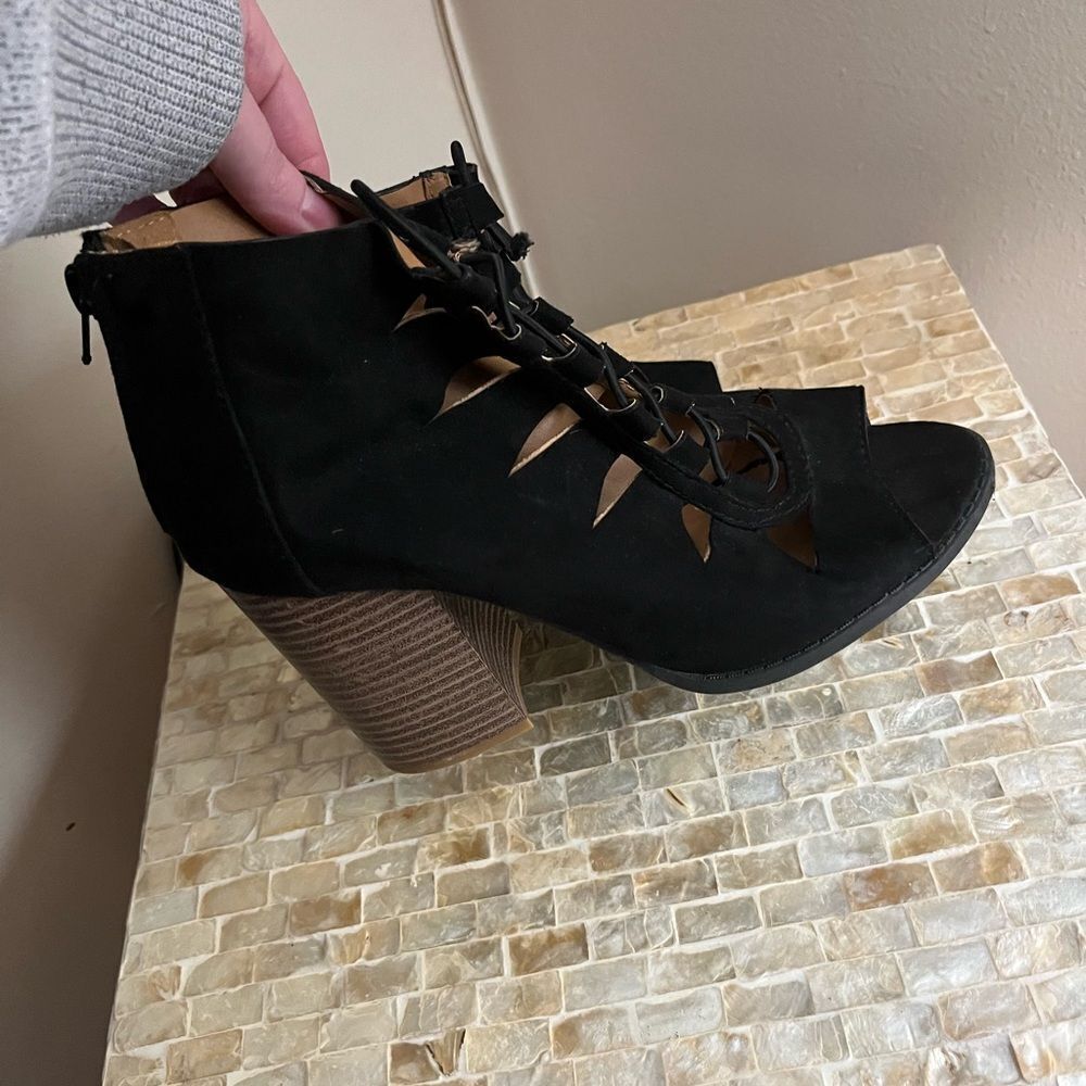 Elegant Black Women's Heeled Sandals size 8 Charlotte Russe